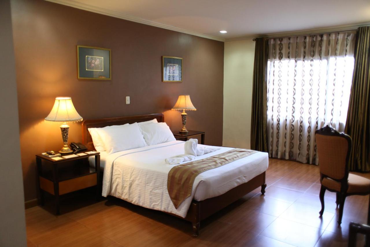 Crown Royale Hotel Balanga Exterior photo